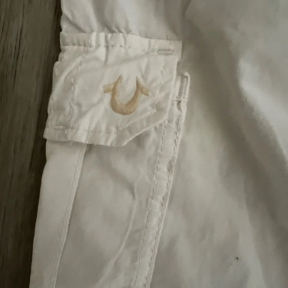 True Religion Women's White Straight Leg Cargo Pants 25/31 - Picture 7 of 9
